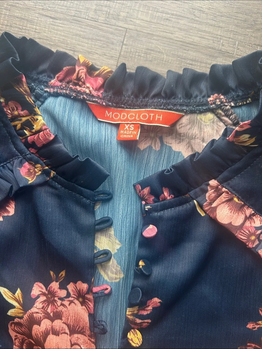 Modcloth Navy Floral Ruffle Keyhole Cami - Picture 2 of 3